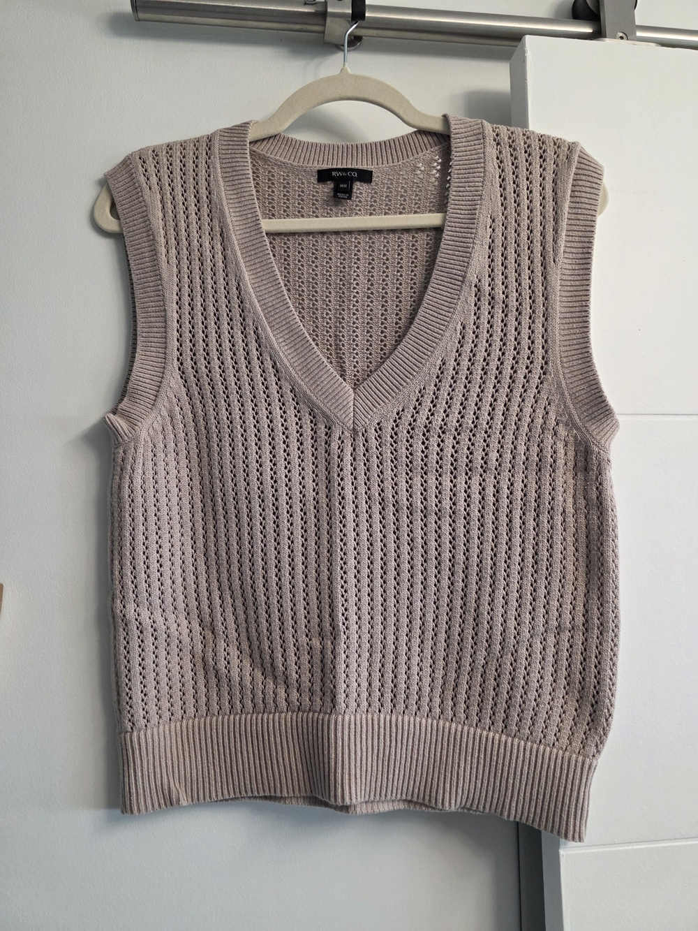 RW&CO. Open-Knit V-Neck Vest in Light Mauve